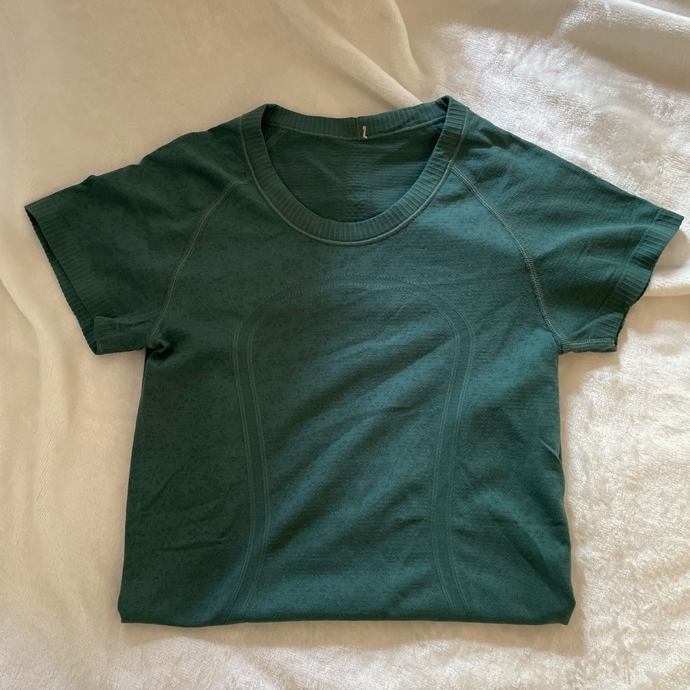 lululemon t-shirt